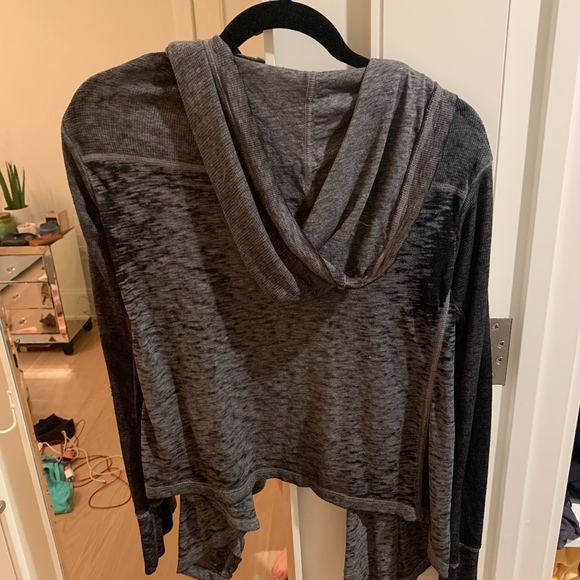 American Eagle Sweater Cover - Picture 2 of 2